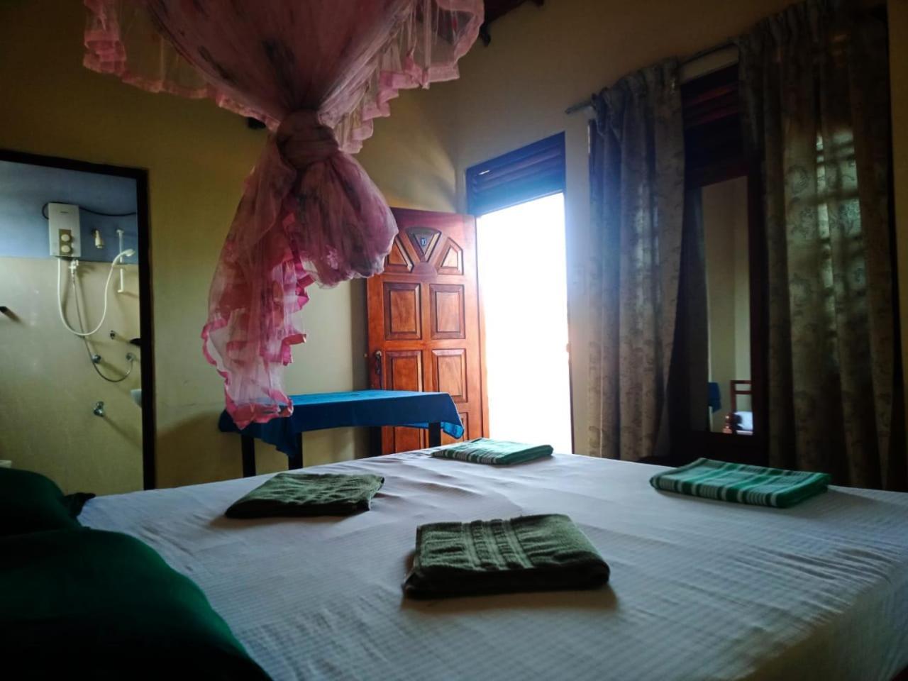 New Sea Lion Guest House Hikkaduwa Habitación foto